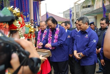 Surya Paloh Patrice Rio Capella dan Agus Roni dalam sebuah kesempatan
